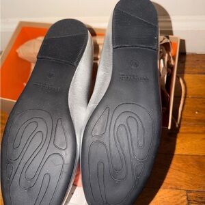 Gentle Souls Women's Black and Gray Loafers